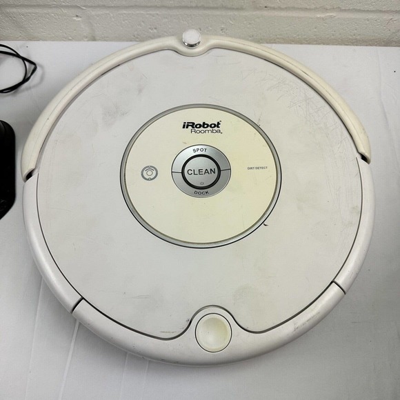 iRobot Roomba 531 & Charger, Not Working - Picture 3 of 5